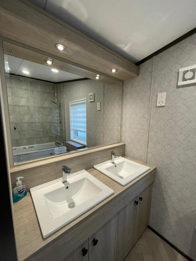 Brackencroft Lodge With Hot Tub York Buitenkant foto